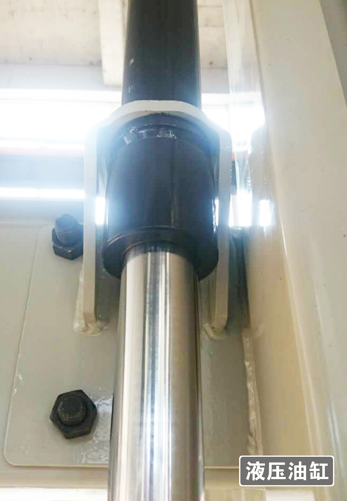 重庆PJS两柱简易升降立体停车设备液压油缸.jpg